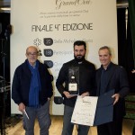 ll vincitore dell'edizione 2014 del Premio Birra Moretti Grand Cru Davide Del Duca fra Orso Maria Guerini e Alfredo Pratolongo_def