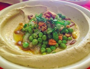 Da Dizenghoff a Philadelphia: Hummus con condimenti innovativi e fantasiosi