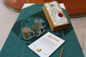 Pilsner-Urquell_Le-materie-prime-benedette-e-il-certificato