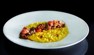 RISOTTO ALLA MILANESE AL RAGÙ DI OSSOBUCO PROFUMATO AGLI AGRUMI