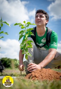 Il barista brasiliano Raphael con la sua pianta