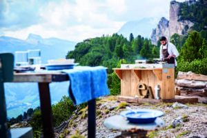 RICCARDO GASPARI CON IL SUO BRITE MOBILE SERVIZIO ESCLUSIVO DI PRANZO AD ALTA QUOTA