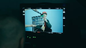 giravolte_spot_backstage-con-camera-che-inquadra-fedez