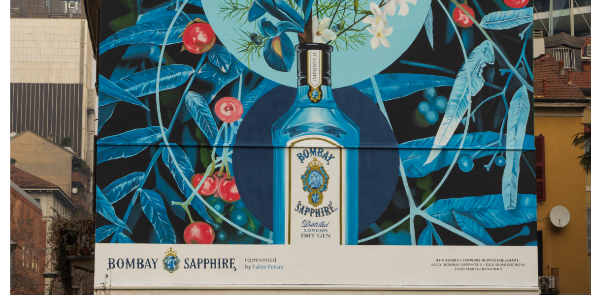 Milano si tinge di blu con i sei murales di Bombay Sapphire