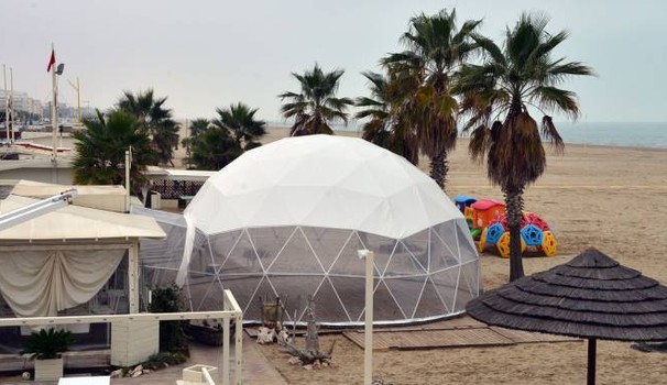 A Rimini il pranzo è servito in spiaggia... anche d’inverno