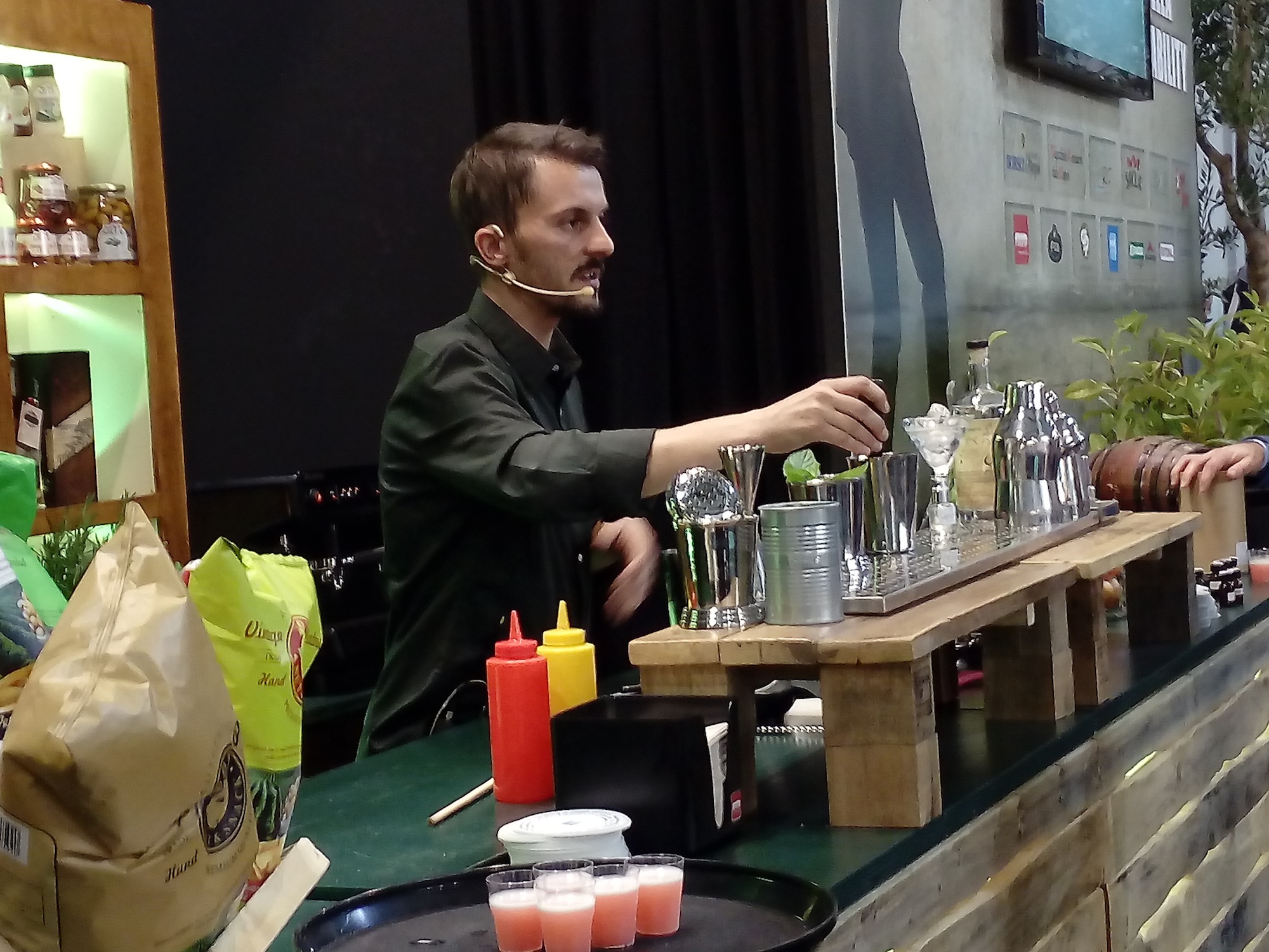 HostMilano: Mattia Corunto e i suoi cocktail a Mixer Educational