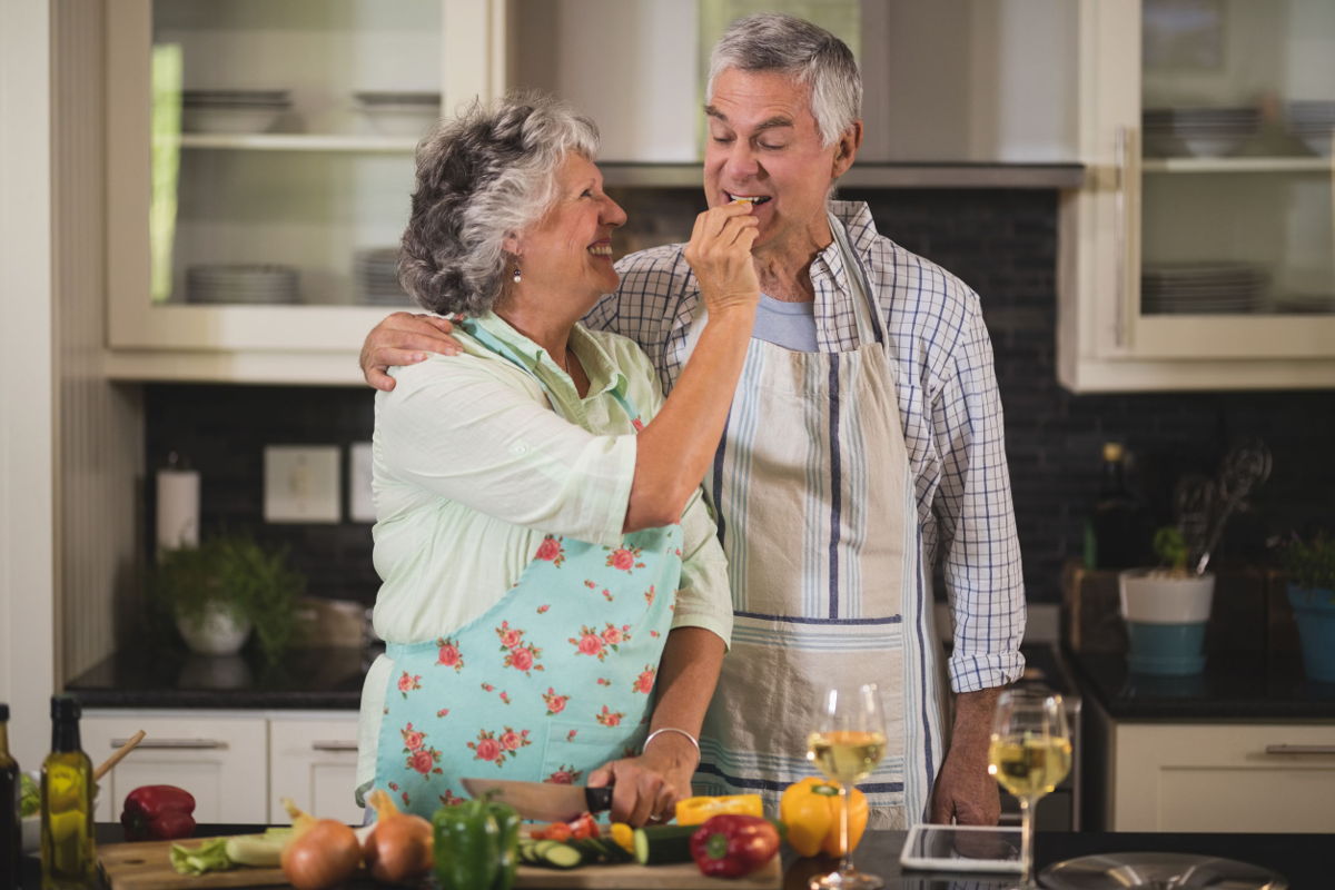 Over 65 a tavola: cereali, verdure e pollo i cibi preferiti dei senior